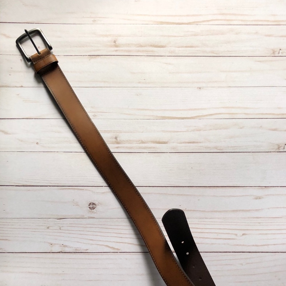 Men’s brown leather belt.
